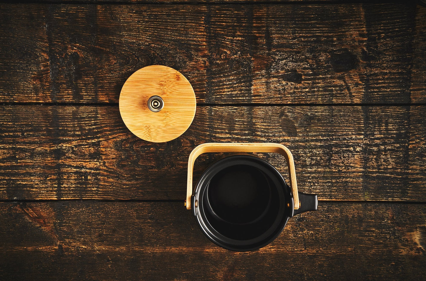 The Darma teapot made of black ceramic-2